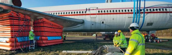 Relevage d'avion par coussins d'air Relevage d'avion par coussins d'air