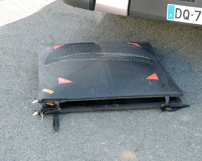 Levage de voiture avec des coussins de levage pneumatiques