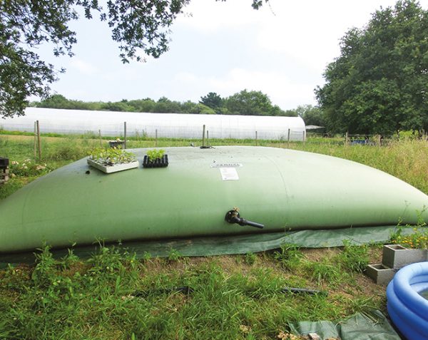 Cisterna flexible de almacenamiento de agua