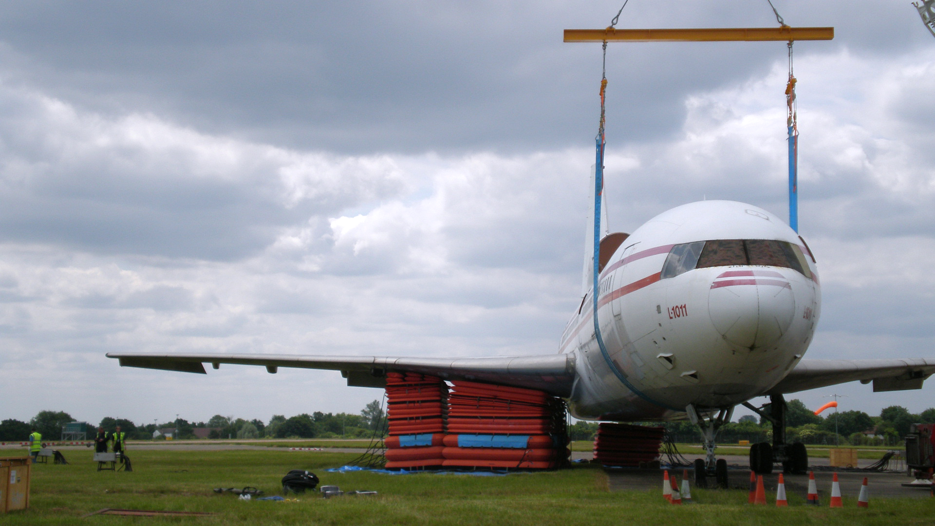 Inflatable solutions for aeronautical operations