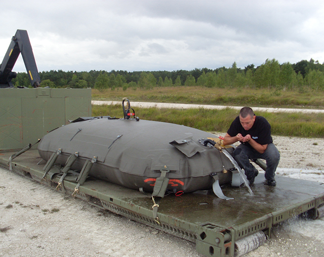 Dynamic flexible transport tanks