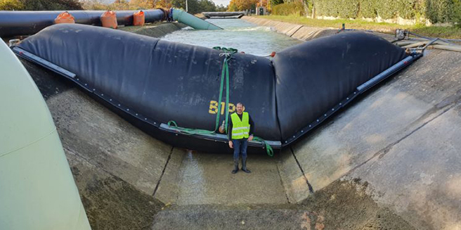 confinement des eaux de canal avec un batardeau gonflable