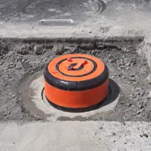 Pneumatic manhole shuttering Pneumatic manhole shuttering