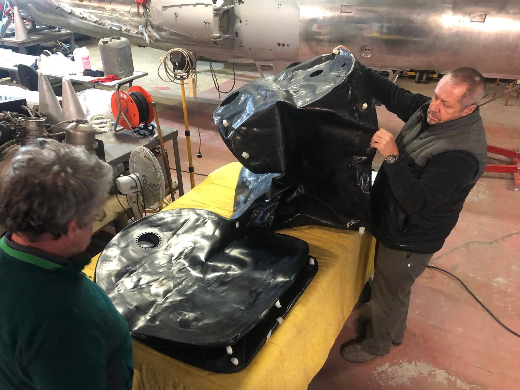 Flexible fuel tanks for the restoration of a Fouga Magister