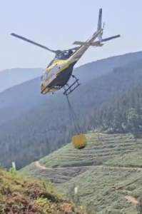 Bambi Bucket ravitaillement : citernes Opentank Pronal en action